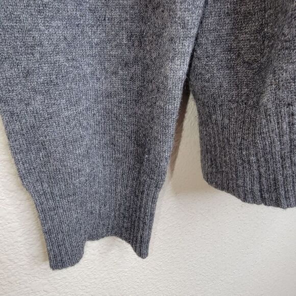 Neiman Marcus Boyfriend Cahmere cardigan sweater size Medium - Picture 4 of 6